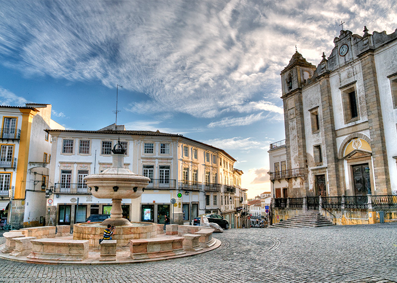 Celebre connosco o Dia Nacional dos Centros Históricos com uma passagem por sete cidades - Évora